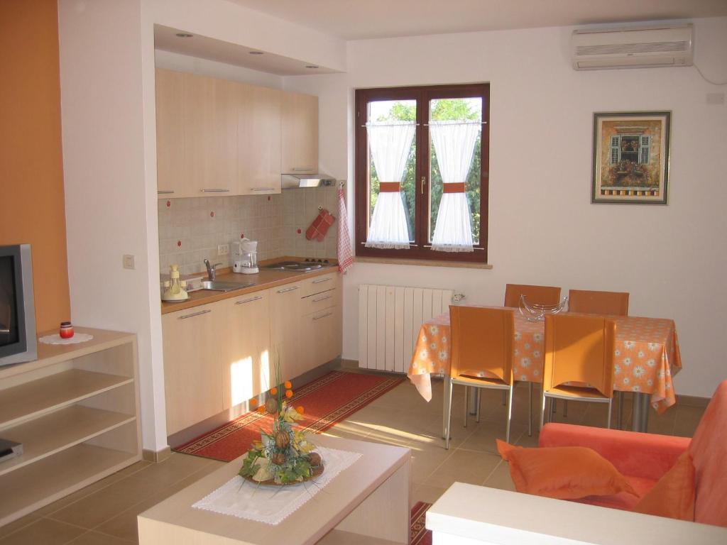 Apartments Mediteraneo Tar-Vabriga Exterior photo